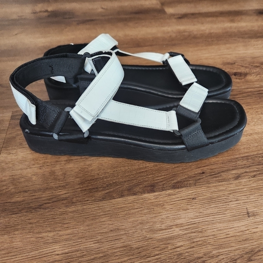 Marc Fisher Keiki Platform Sandal